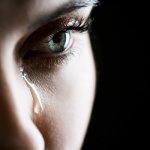Плакать во сне: что это может значить согласно сонникам?