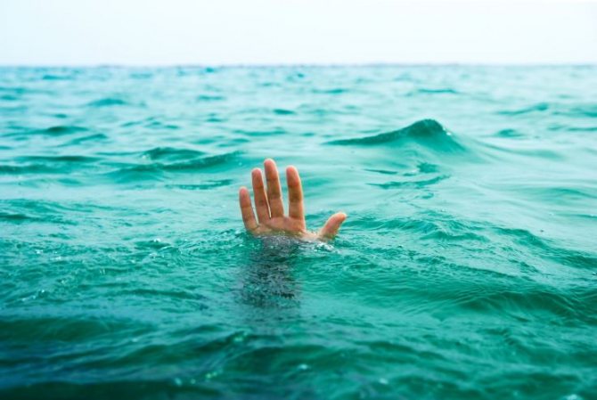 Сон тонуть в море.